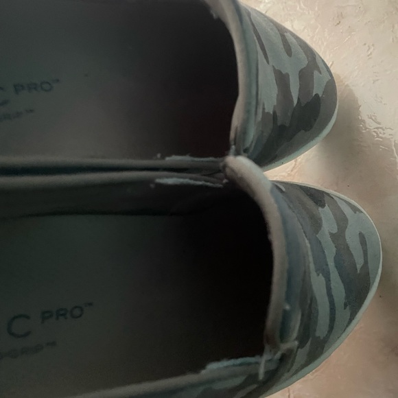 Vionic Camo - Picture 5 of 6